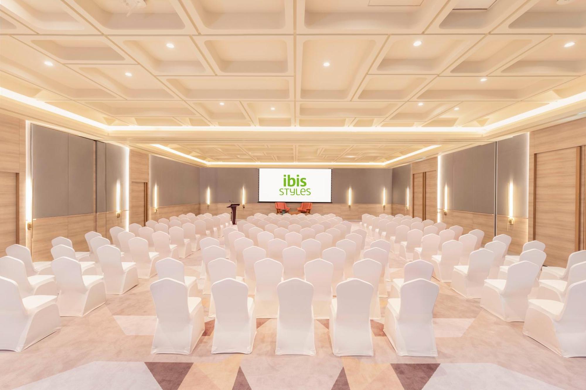 Hotel Ibis Styles Mysuru Esterno foto